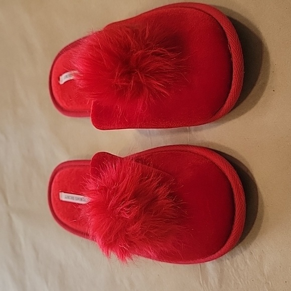 Victoria’s Secret Size M Red Slide On Slippers with Fuzzy Pom Pom, NWOT - Picture 2 of 6